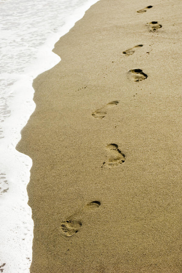 Footprints In Sand Photograph by Scubazoo/science Photo Library