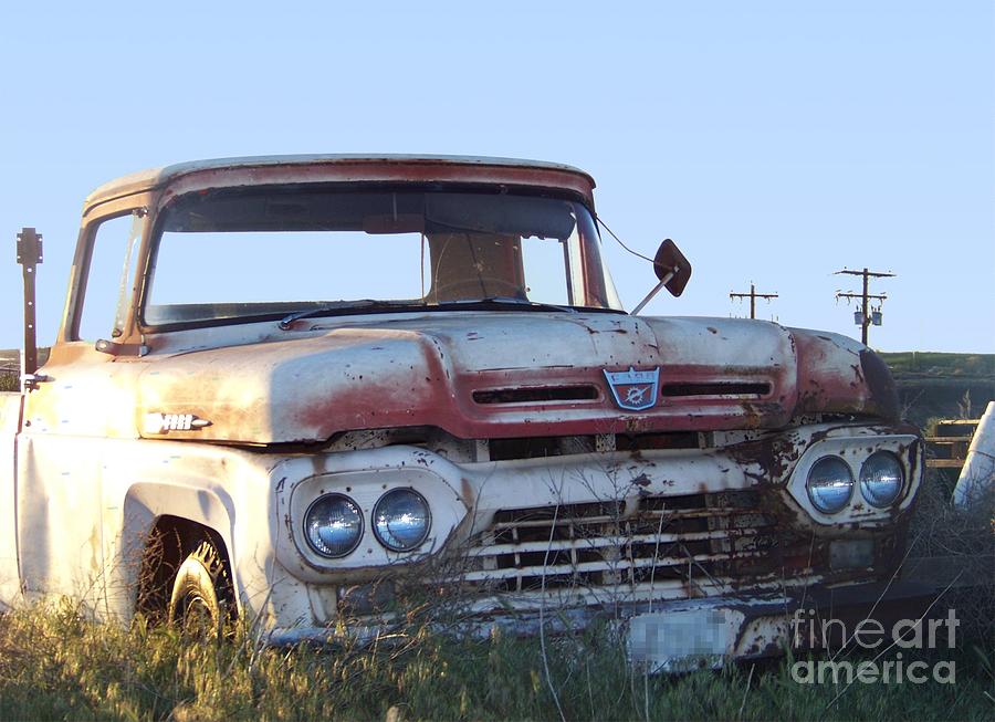 Ford F-250 Grille Photograph by Charles Robinson