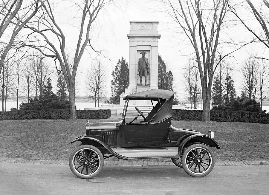 Ford Model T Car Photograph by Library Of Congress/science Photo Library
