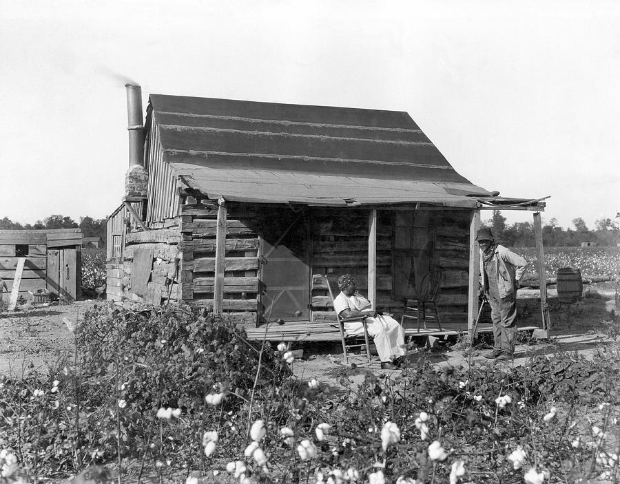 Former Slaves At Their Cabin Photograph by Underwood Archives