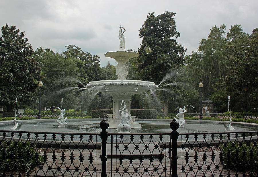 Forsyth Fountain 2014 II - Savannah Georgia Photograph by Suzanne Gaff