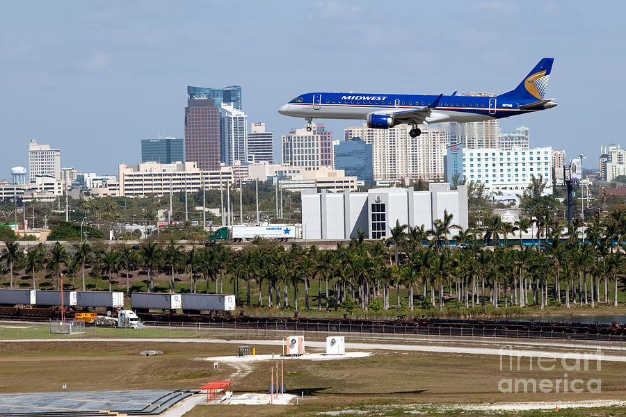 Hollywood Photograph - Fort Lauderdale Hollywood International Airport by Bill Cobb