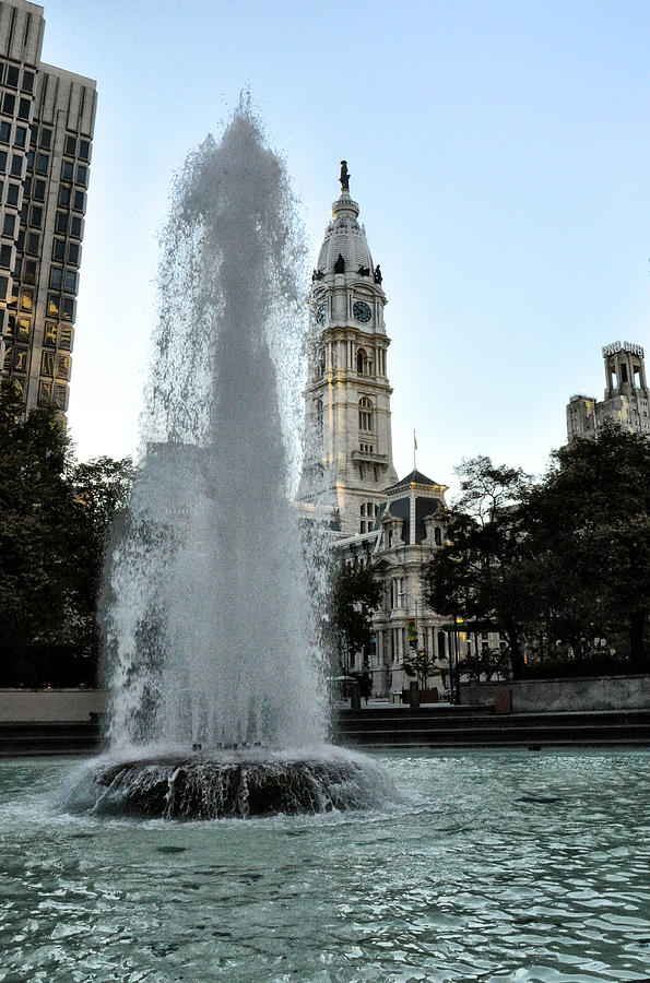 Philadelphia Photograph - Fountain and Philadelphia City Hall by Bill Cannon