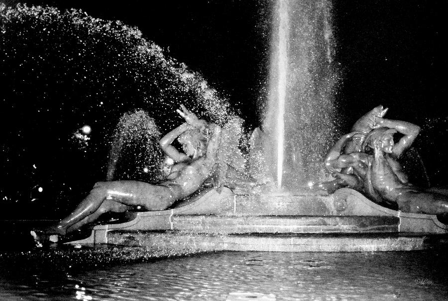 Philadelphia Photograph - Fountain At Logan Square by Deborah  Crew-Johnson
