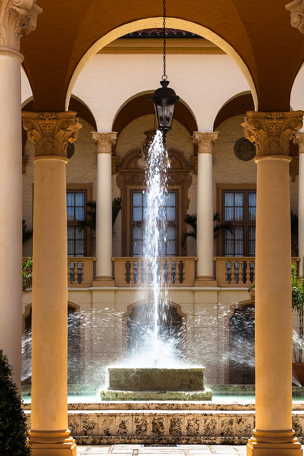 Fountain at the Biltmore Photograph by Ed Gleichman