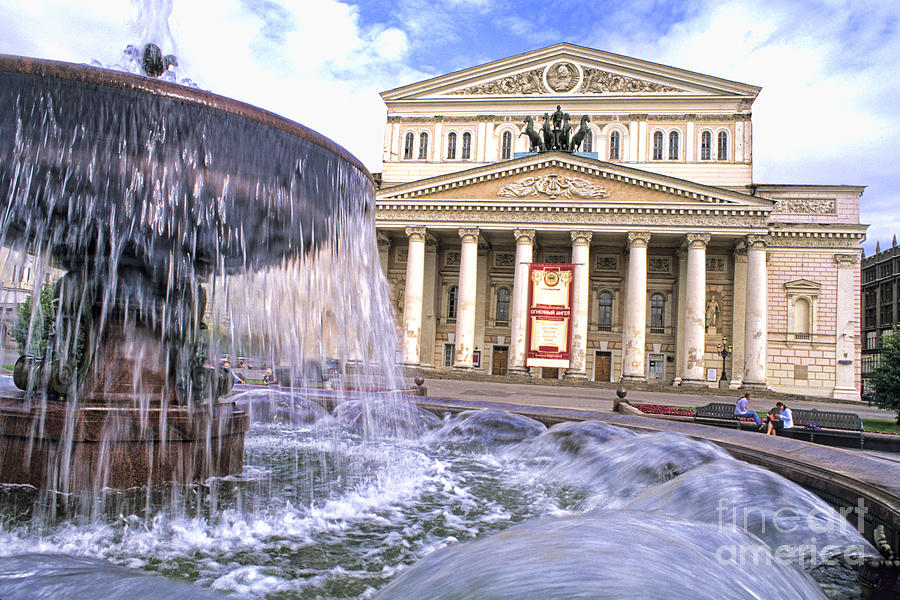 Fountain By Bolshoi Theater, Moscow Photograph by Bill Bachmann