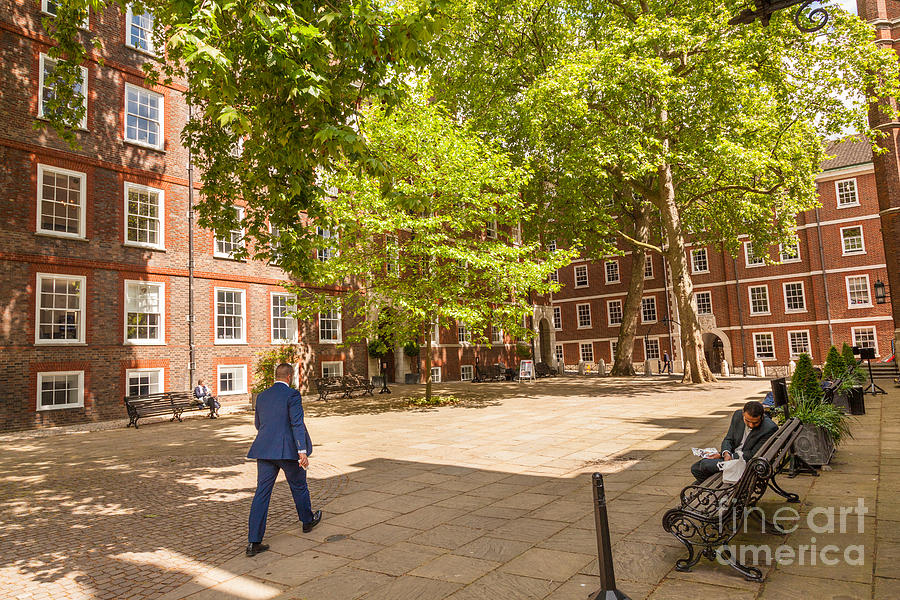 Fountain Court Middle Temple London. Photograph by Peter Noyce