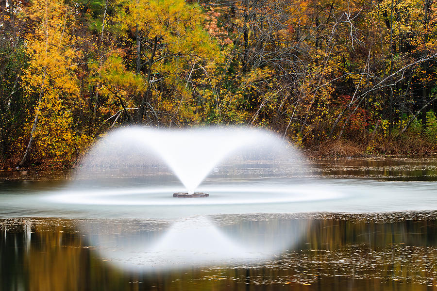 Fountain In Fall Photograph by Gary Slawsky