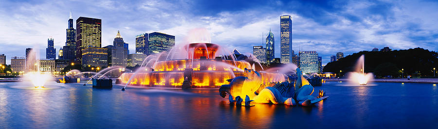 Chicago Photograph - Fountain Lit Up At Dusk, Buckingham by Panoramic Images