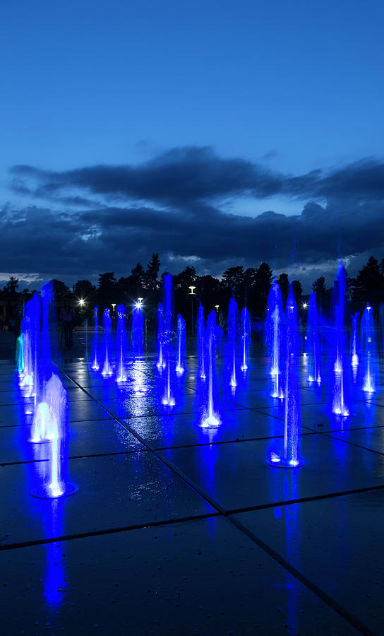 Fountain Show Photograph by Republica