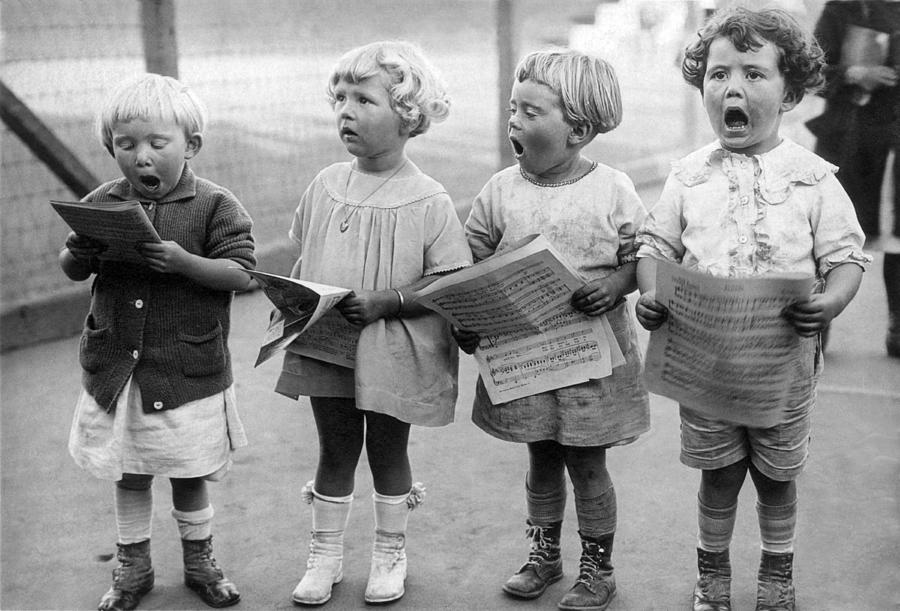 San Francisco Photograph - Four Young Children Singing by Underwood Archives