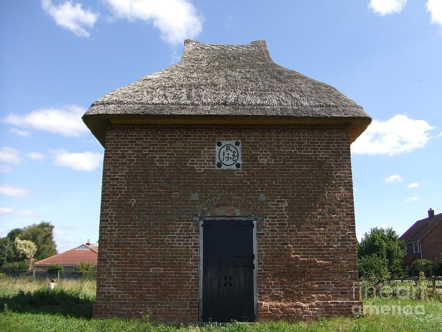 Foxton Dovecote Photograph by Richard Reeve