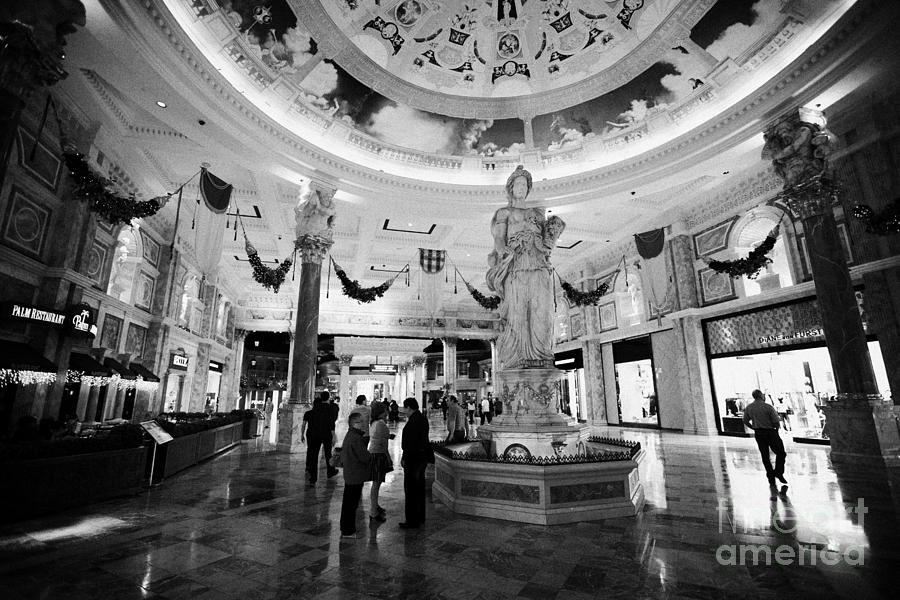 File:Entrance hall of The Forum Shops in Las Vegas.jpg - Wikimedia Commons