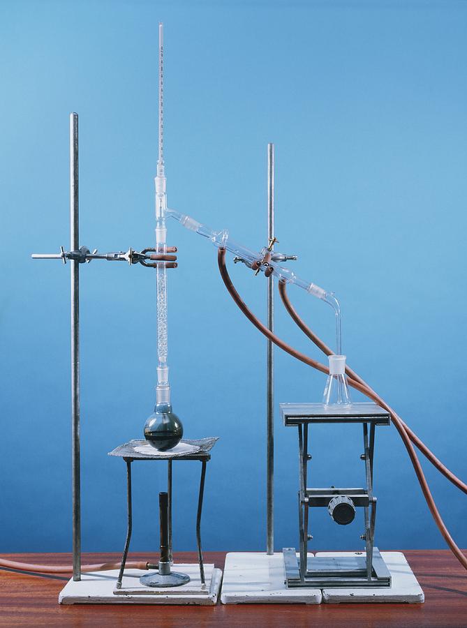 Fractional Distillation Of Crude Oil Photograph by Andrew Lambert Photography/science Photo Library