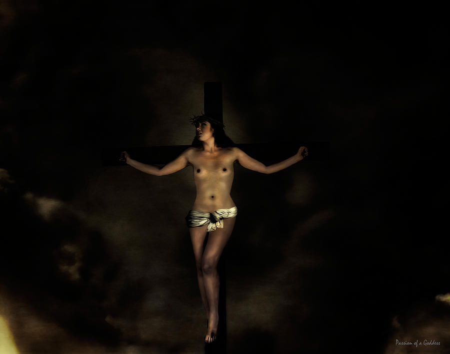 Female Christ Photograph - Frau am kreuz by Ramon Martinez
