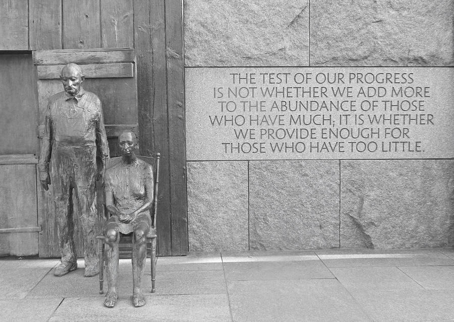 FDR Memorial - Hunger Sculpture BW Photograph by Emmy Vickers