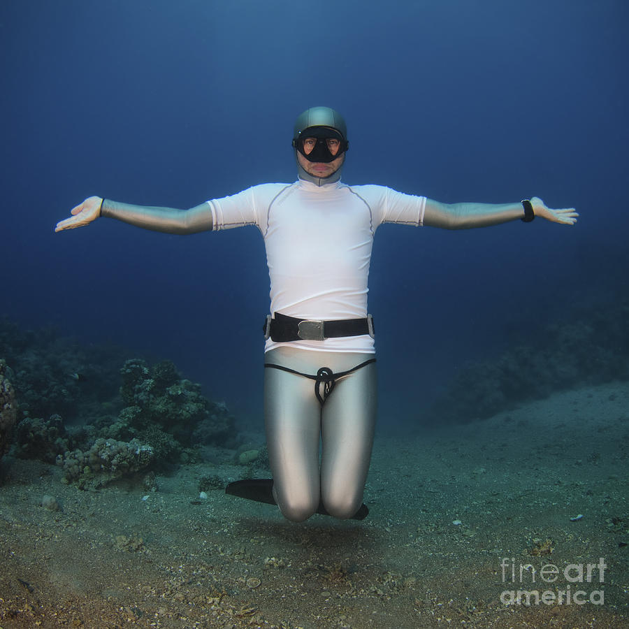 Freediver underwater Photograph by Hagai Nativ