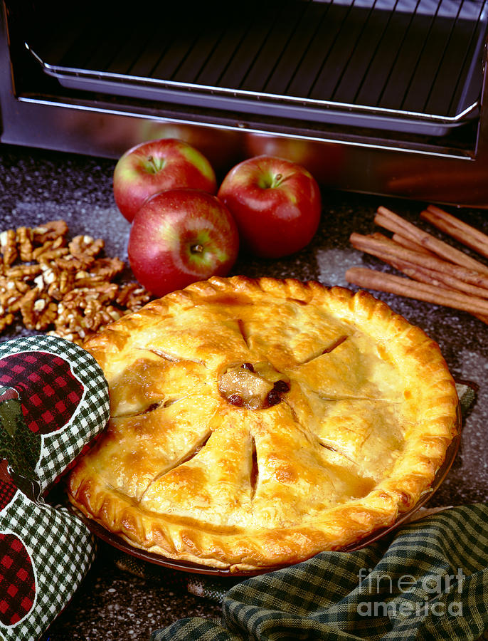 Fresh Apple Pie in front of Oven  Photograph by Iris Richardson