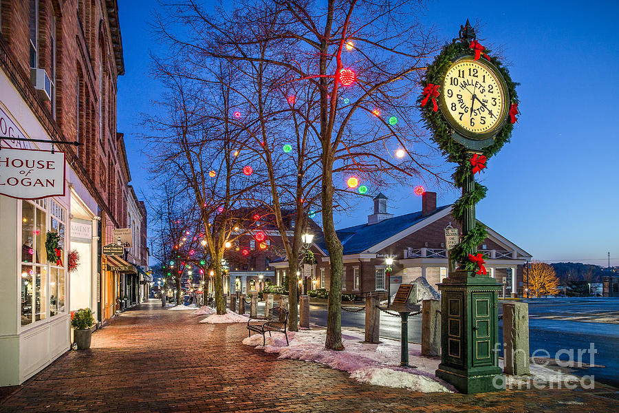 Front Street Holiday Scene Photograph by Benjamin Williamson
