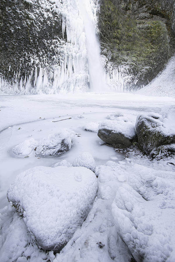 Frozen at Horsetail Falls Photograph by David Gn