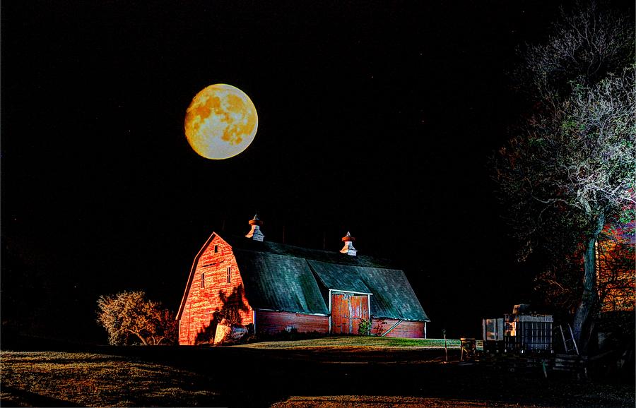 Full Moon over barn Photograph by David Matthews