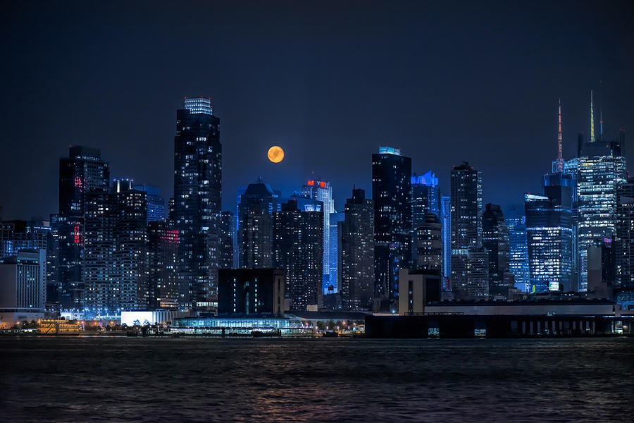 Full Moon Over New York City Photograph by Linda Karlin