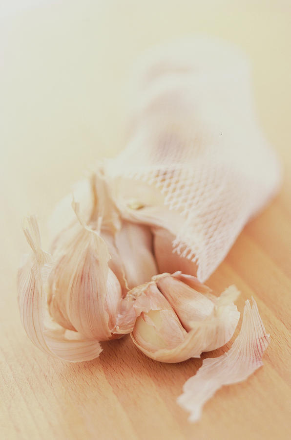 Garlic Photograph by William Lingwood/science Photo Library