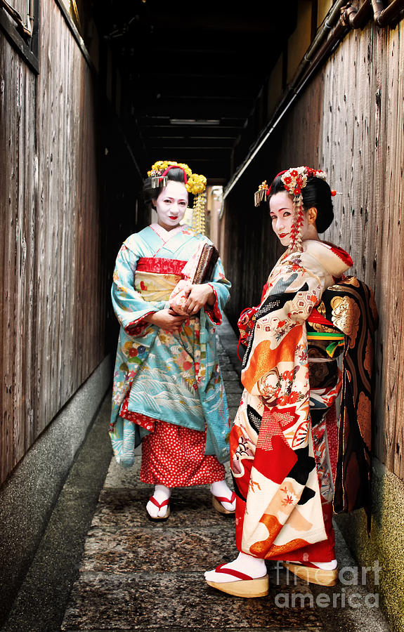 Geisha Alley Photograph by John Swartz