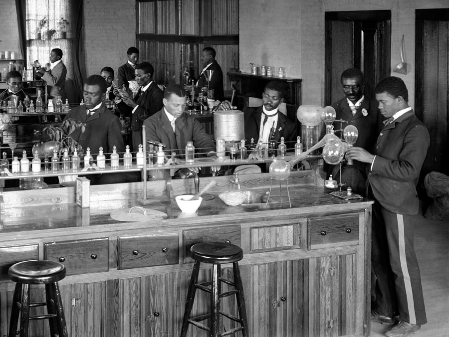 George W. Carver Teaching At Tuskegee Photograph by Science Source