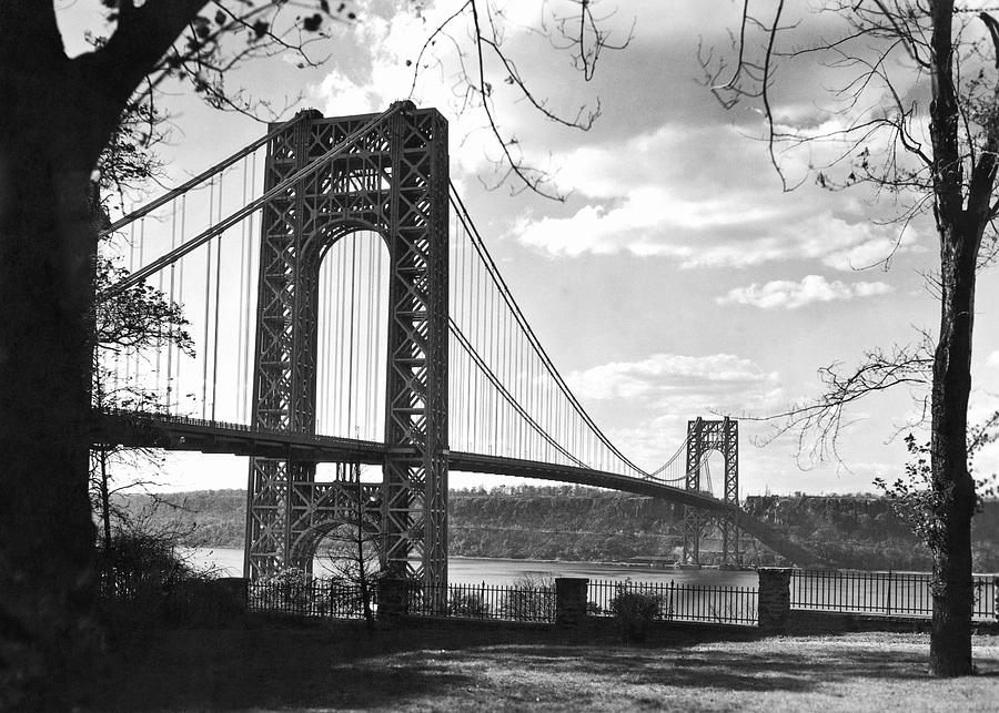 George Washington Bridge Photograph by Underwood Archives