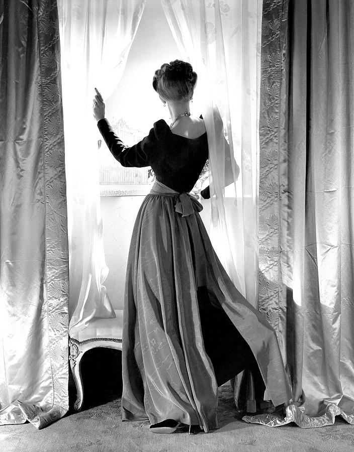 Georgia Carroll Wearing Hattie Carnegie Photograph by Horst P. Horst ...