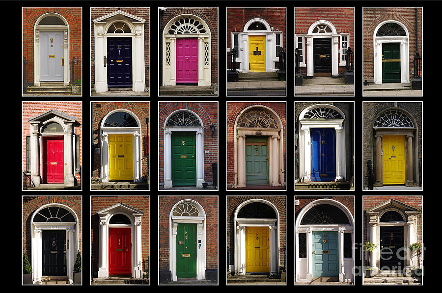 Color Photograph - Georgian doors of Dublin by Giuseppe Ridino