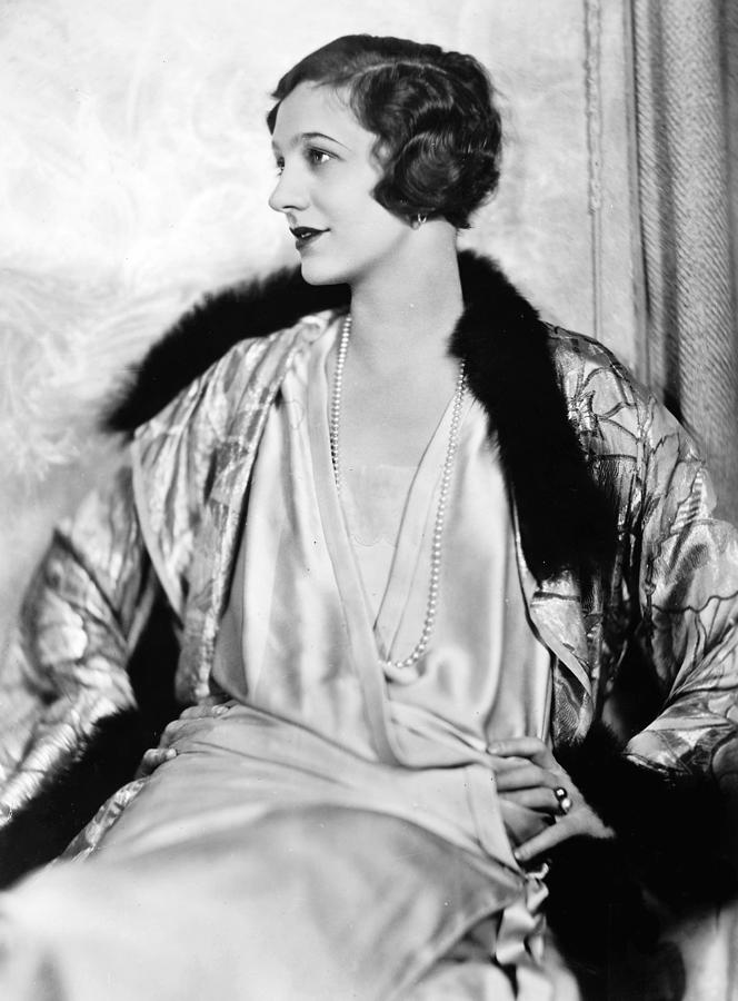 Gertrude Lawrence (1898-1952) Photograph by Granger - Pixels