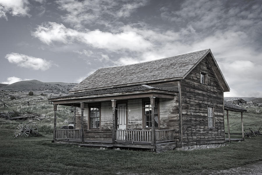 Ghost Town Homestead - Montana Photograph by Daniel Hagerman