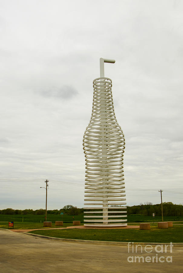 Giant Soft Drink Bottle in front of Pops Arcadia Oklahoma Photograph by Deborah Smolinske
