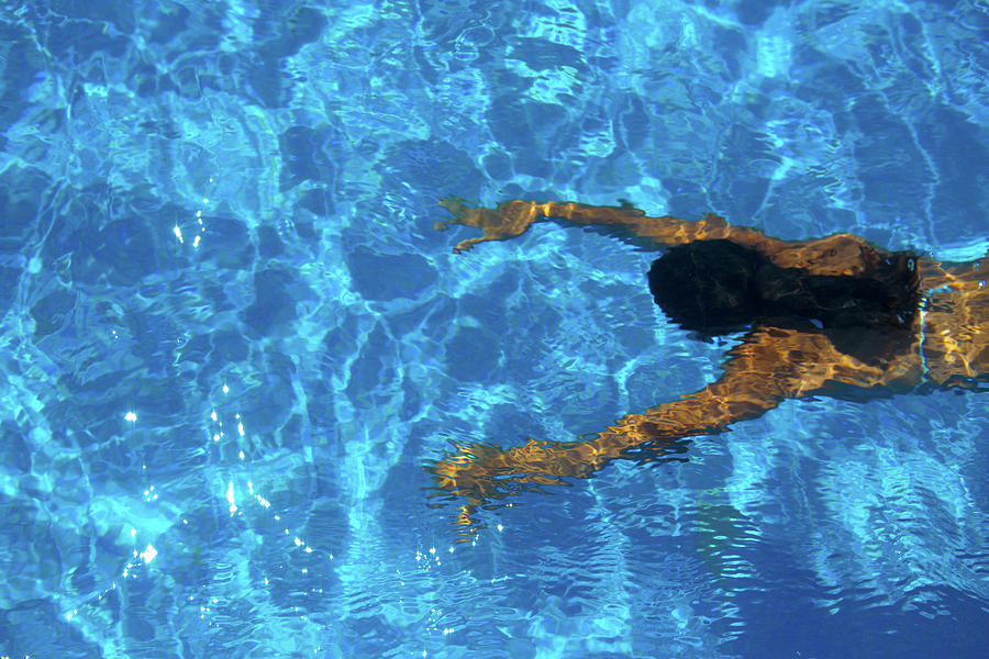 Girl Underwater In A Swimming Pool Photograph by Caracterdesign