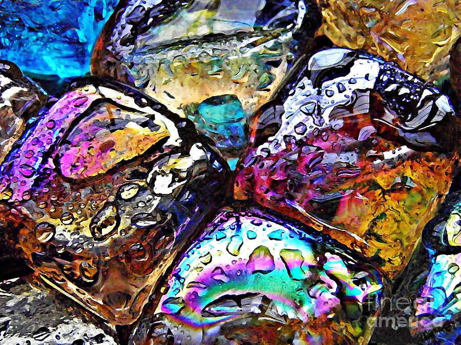 Abstract Photograph - Glass Abstract 18 by Sarah Loft