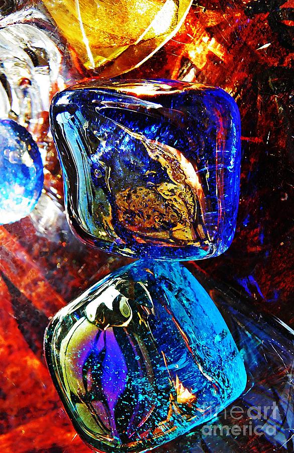 Abstract Photograph - Glass Abstract 685 by Sarah Loft