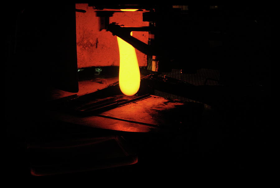 Glass Manufacture Photograph by Ton Kinsbergen/science Photo Library