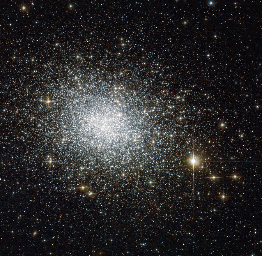 Globular Cluster Ngc 121 Photograph by Science Source