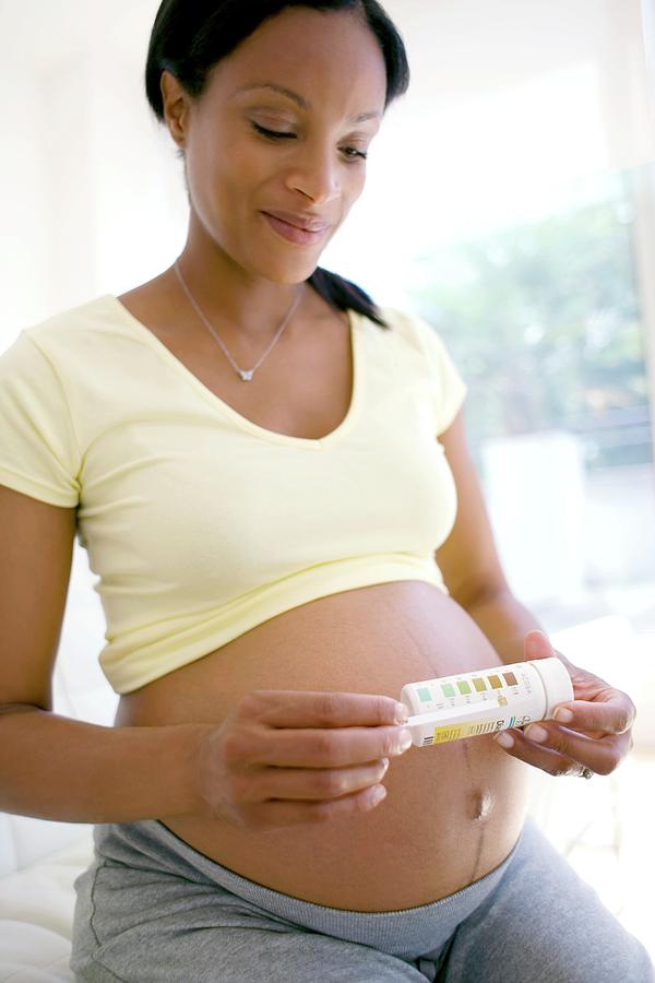 Glucose Test During Pregnancy Photograph by Ian Hooton/science Photo