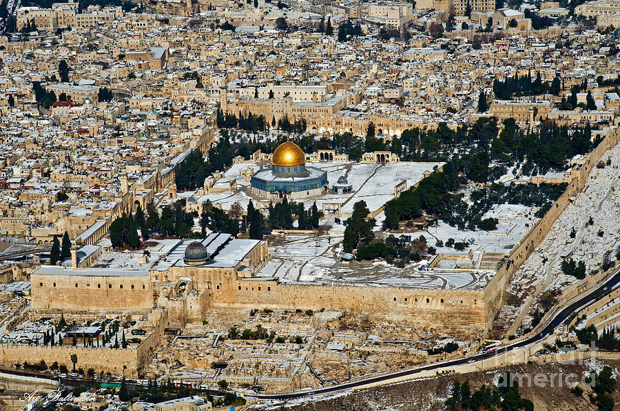 Gold and white in Jerusalem. Photograph by Arik Baltinester