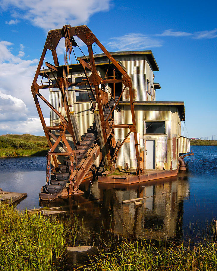what is a gold dredge