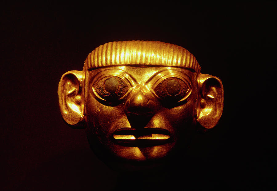 Gold Mask From The Lord Of Sipans Tomb Photograph by Pasquale Sorrentino/science Photo Library
