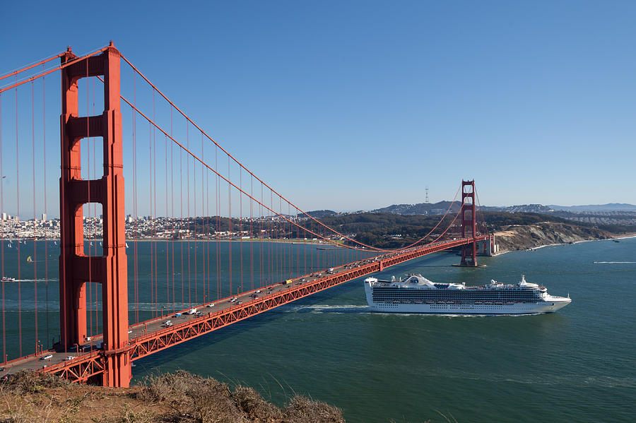 Golden Gate Bridge Photograph by Cliff Wassmann