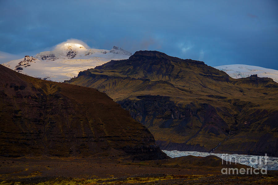 Golden Snow Peak in Iceland Photograph by Levin Rodriguez