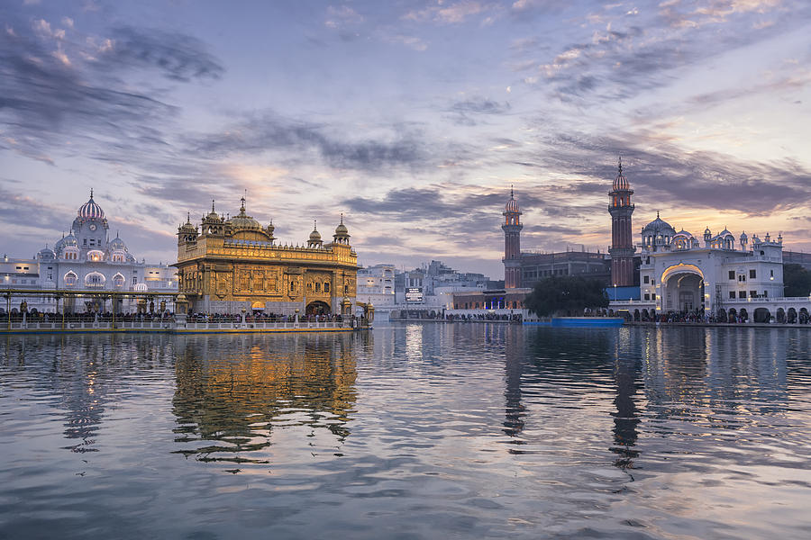 Golden Temple at dusk, Amritsar, India Photograph by © Vincent Boisvert, all right reserved