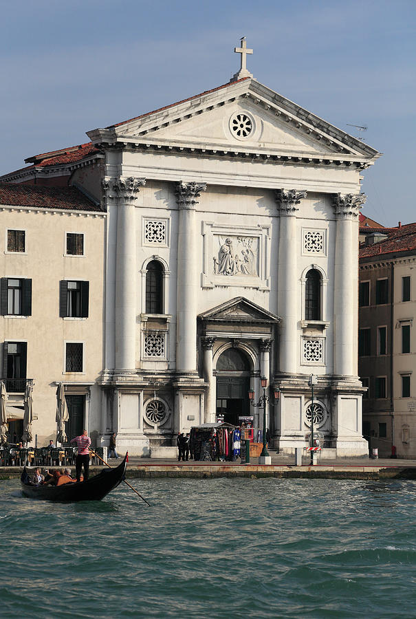 Gondola Crossing To Chiesa Dei Gesuati Photograph by Anthony Collins