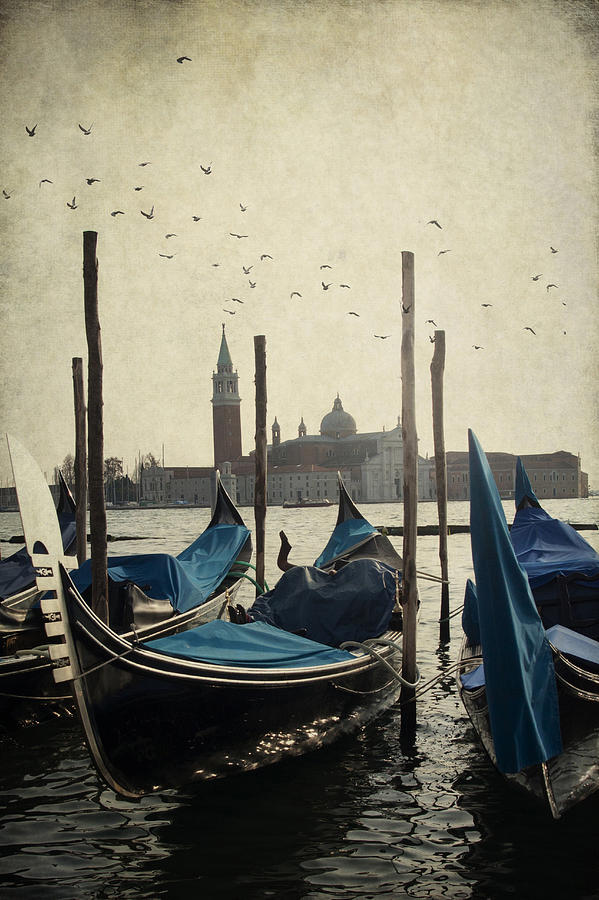 Gondola In Venice Photograph by Ethiriel Photography
