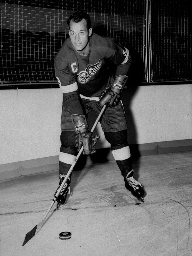 Gordie Howe Poster Photograph by Gianfranco Weiss